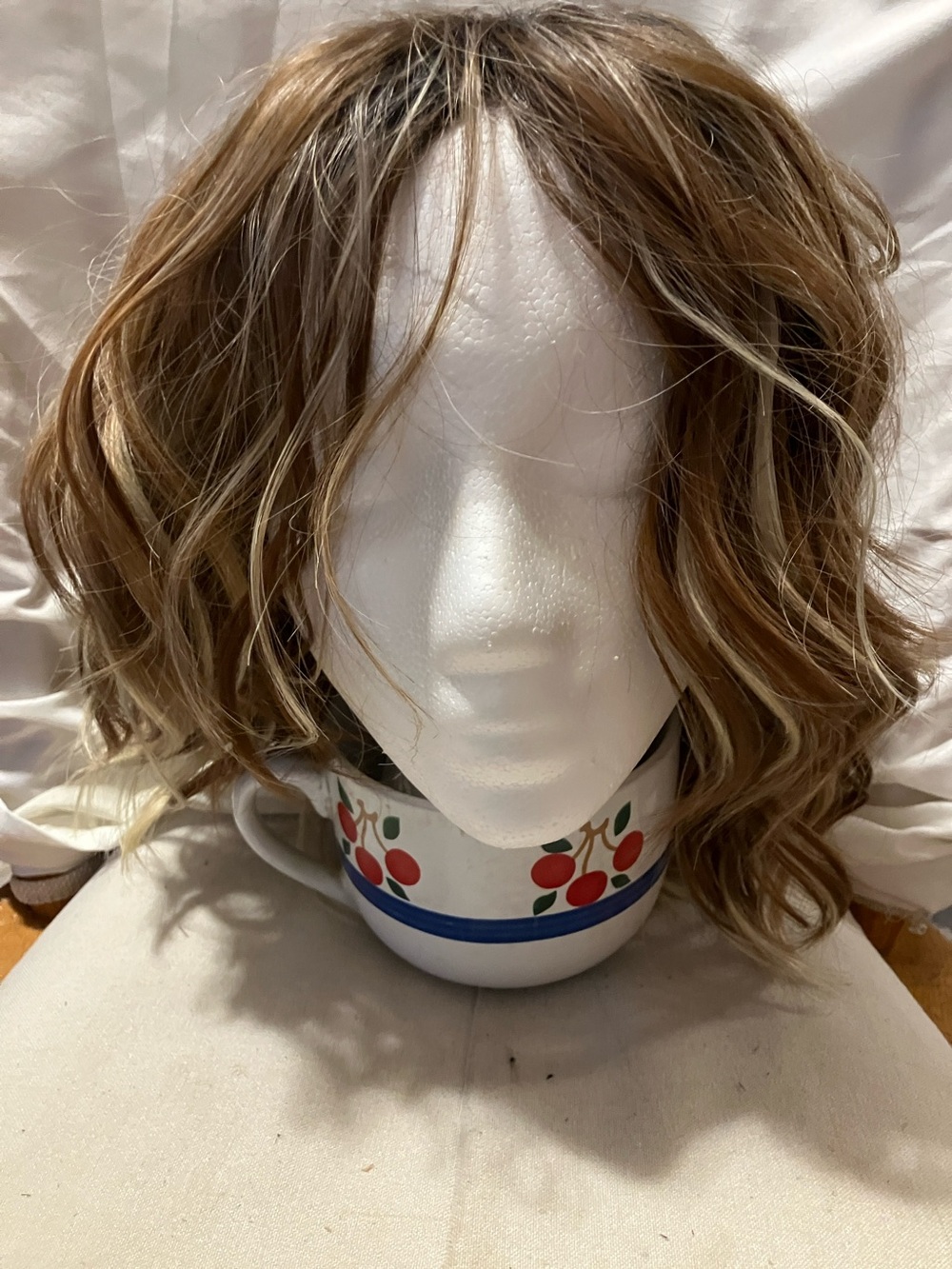 New.  Multi color ( at least 5 different shades ) shaggy n free style wig